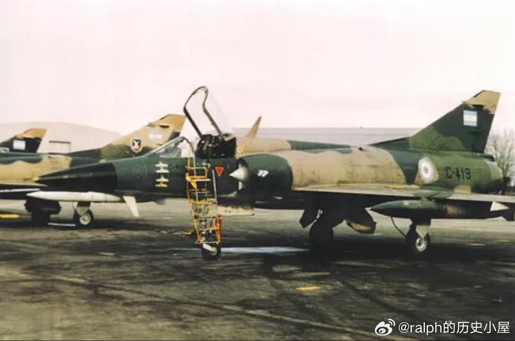 1984年阿根廷空军短剑战斗机，原为以色列仿制法国幻影5的鹰式战斗机，阿根廷空军