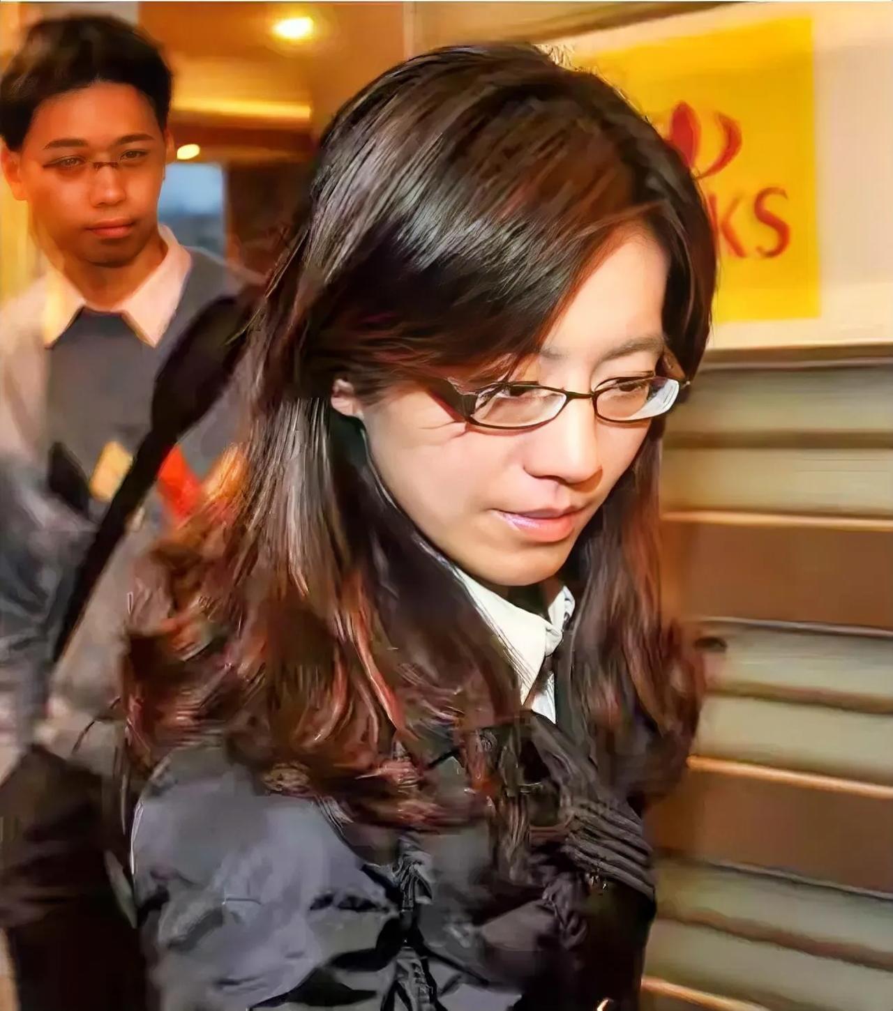 她是台湾“高等检察署”检察官陈舒怡，她是我们已公布的“台独帮凶”。
      