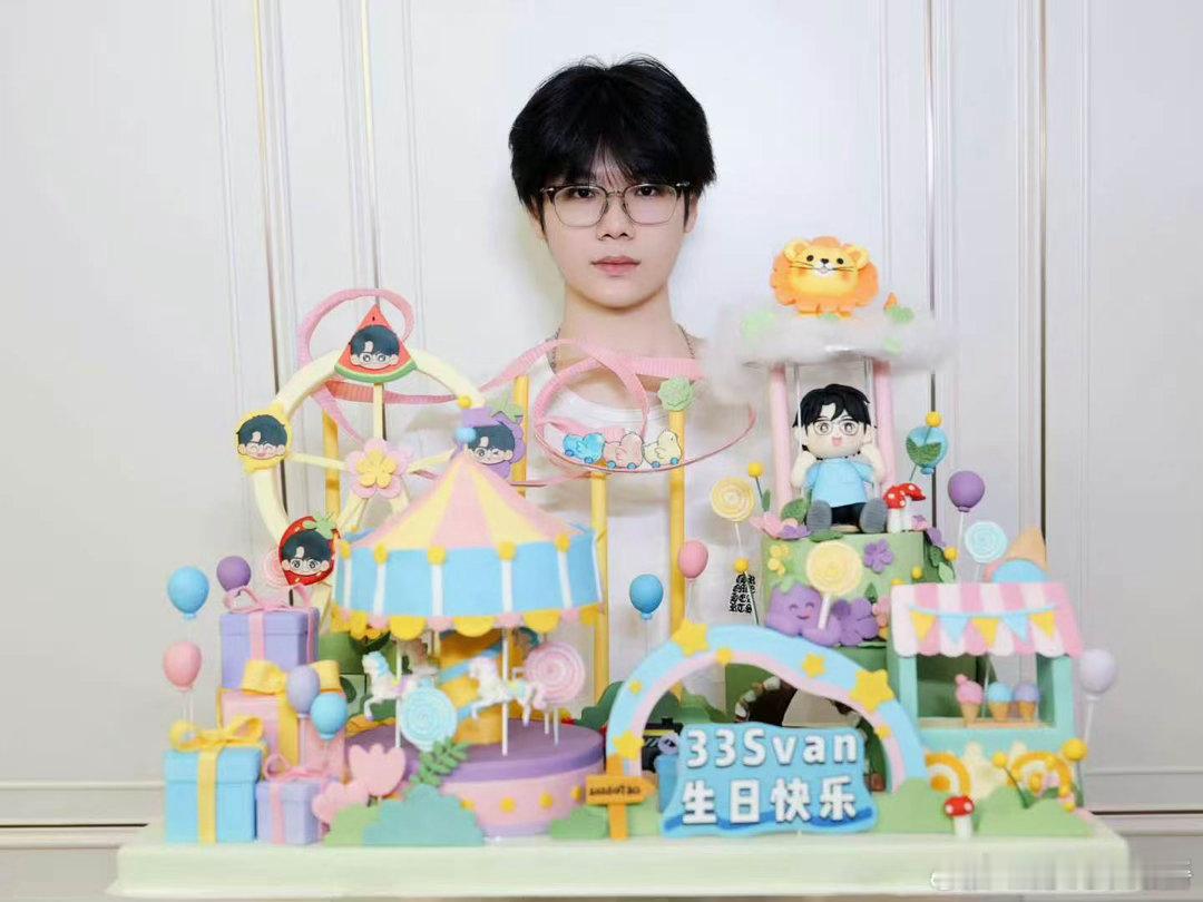 33语音感谢粉丝祝福不少粉丝收到33Svan的深夜语音，选手致谢各位粉丝，迎来自