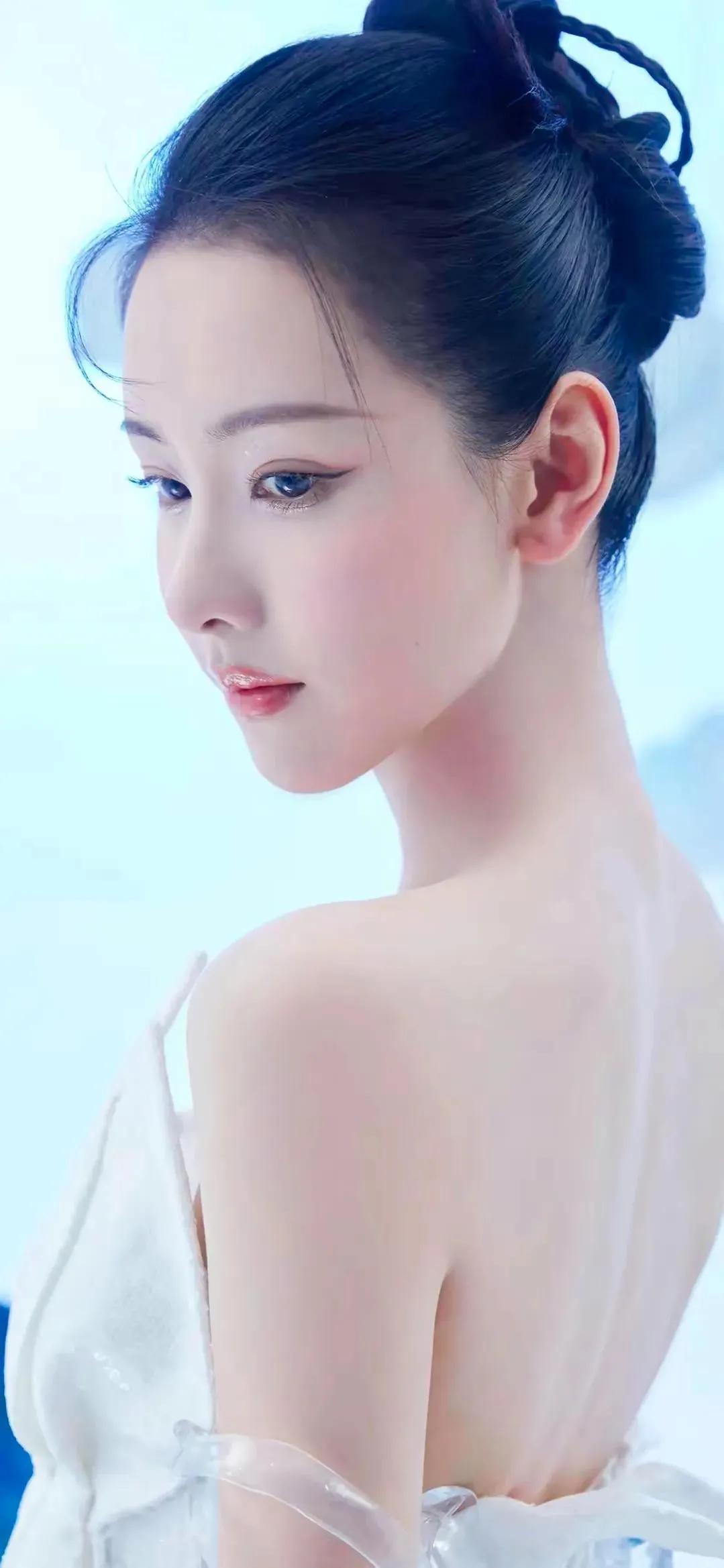 美女风采，肤白人美