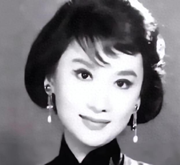 1924年，张学良迎娶如夫人谷瑞玉。新婚之夜，张学良说：“从今往后，我去哪里，你
