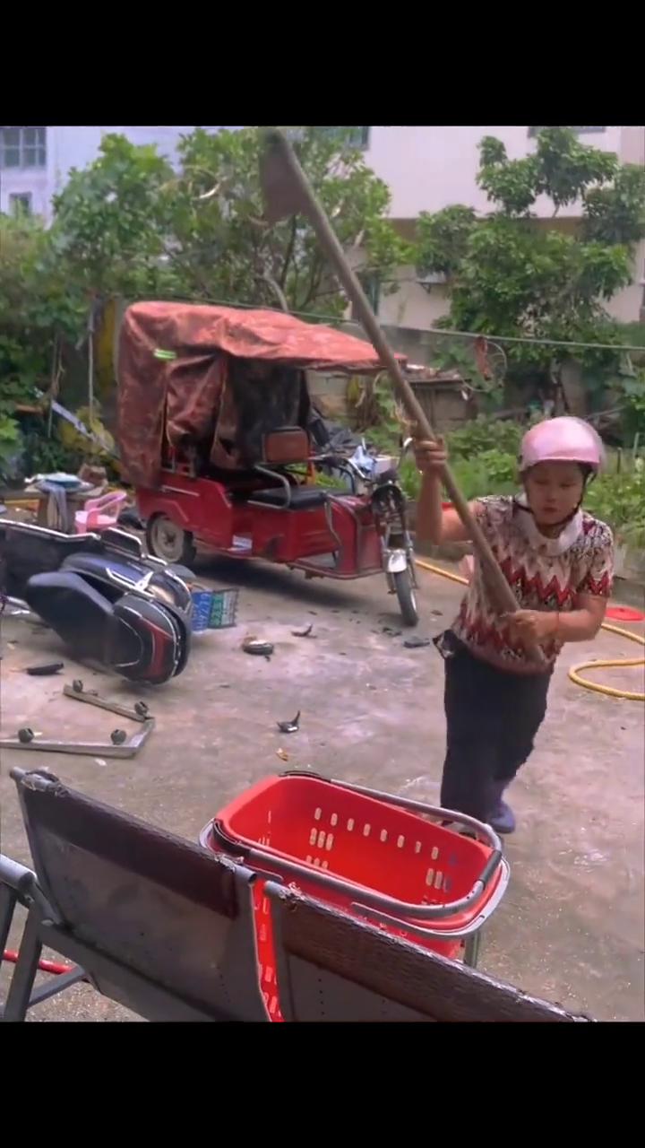 打我，不ok，快过来，快背着我，老弟。