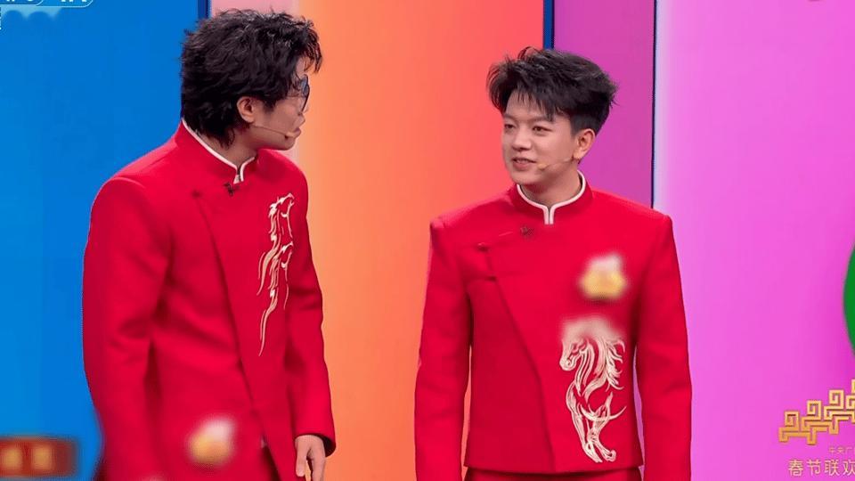 漫才兄弟首谈在王一博后面演出感受时隔许久漫才兄弟首度复盘春晚压力，紧接人气炸场的