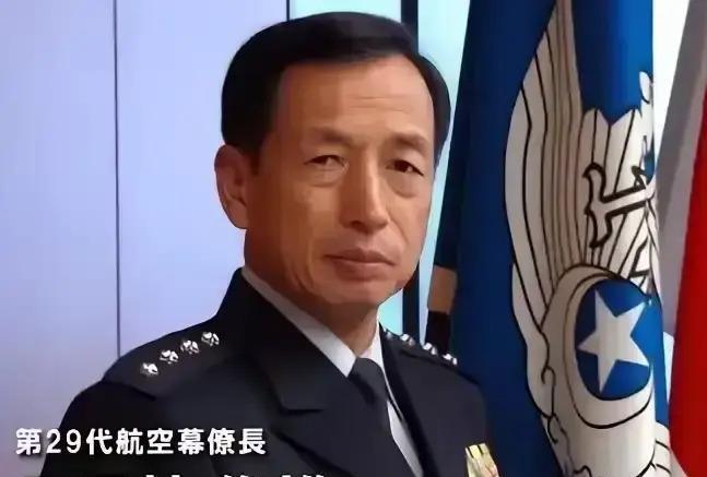 日本航空自卫队前参谋长田母神俊雄今天（7月5日）发文写道：

最近大半年，田母神