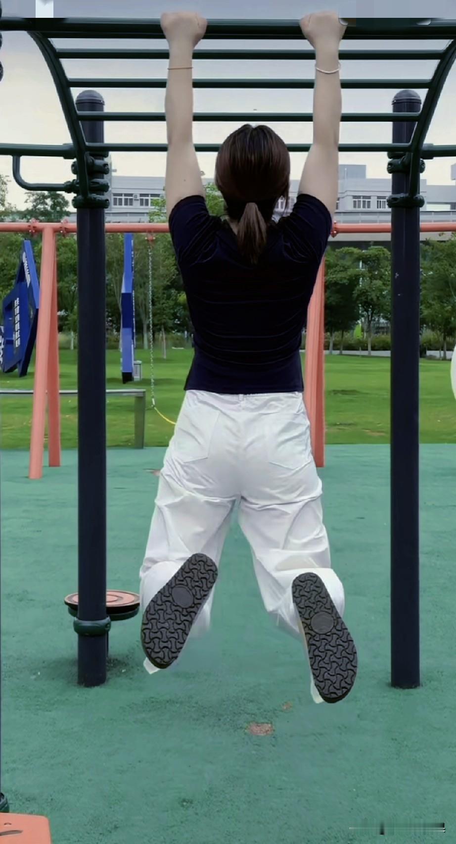 喜欢运动的女人就是有魅力，只要运动身材都不会很差。
所以找老婆，一定要找个喜欢运