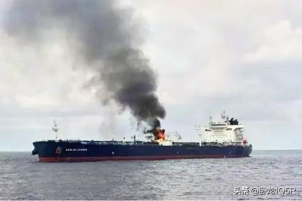 美国刚说“红海护航成功”，转头货轮就被炸了？这哪是成功，分明是硬撑。

当地时间
