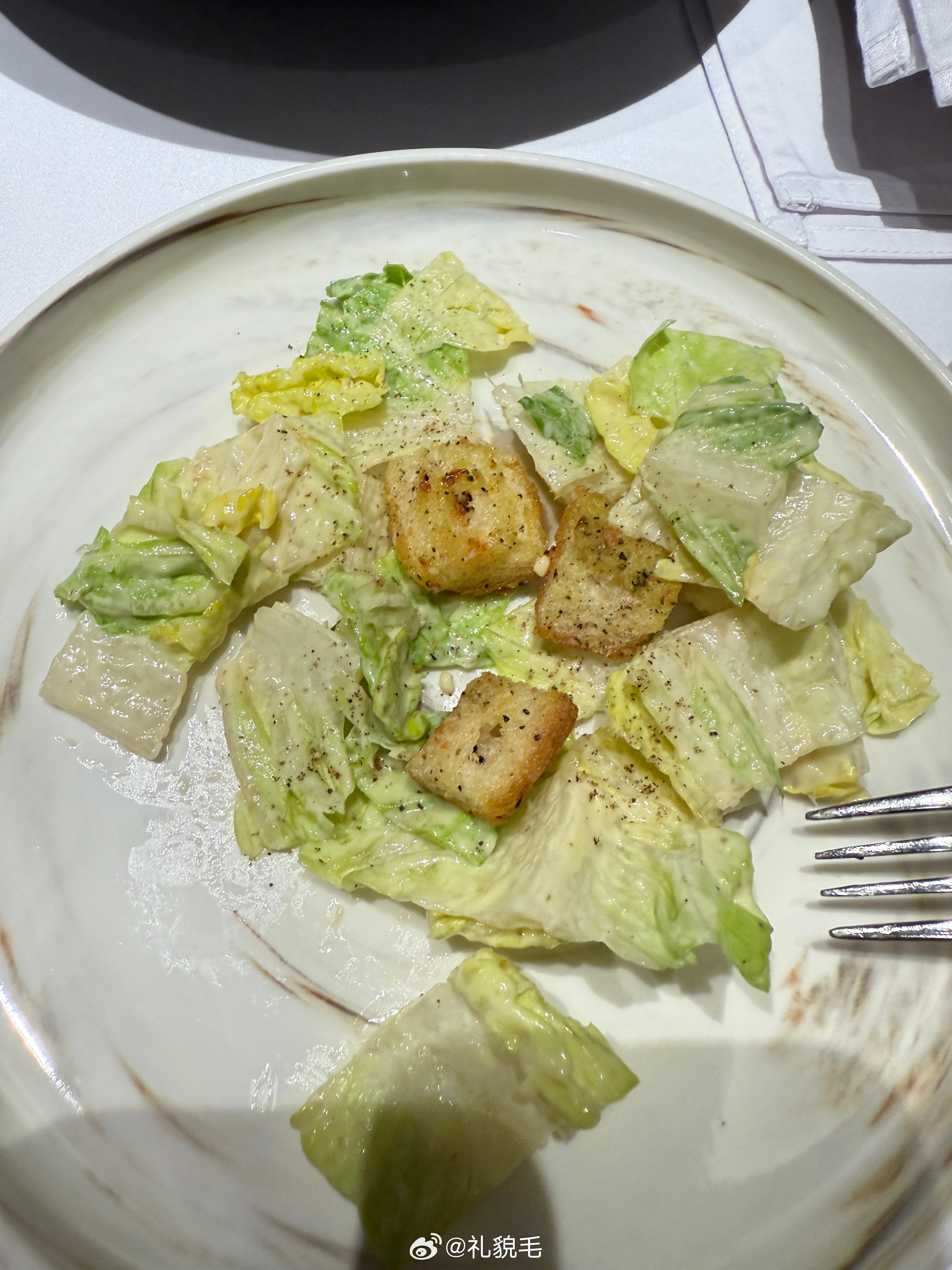 95斤之路也太难走了，恶心沙拉吃了一口差点吐了，吃了俩面包一坨意面才平静下来