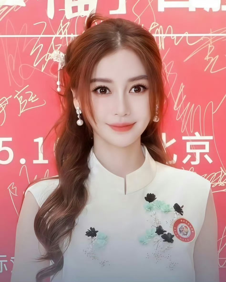 杨颖现在与早期颜值对比，真的一点都没有变诶～时间带走了她的什么～ ​ ​​​