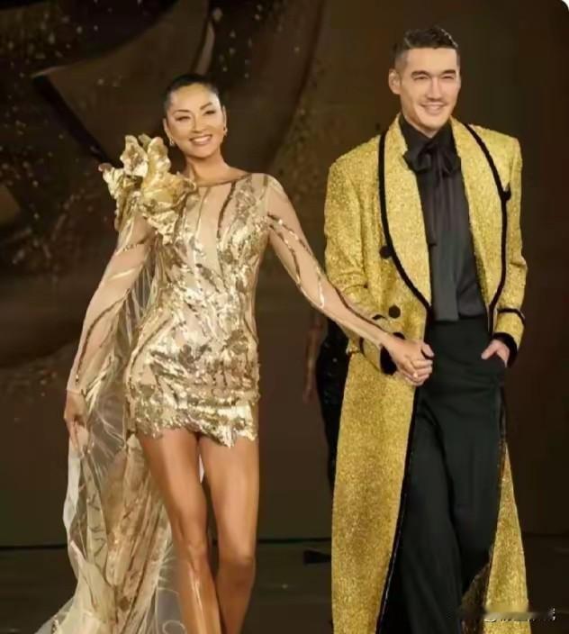 瞿颖和胡兵
年轻的时候说以后老了可以走到一起
条件是男未婚女未嫁
哈哈到现在也没