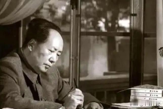[太阳]“拉出去枪毙！”毛主席一声断喝，惊得周恩来和聂荣臻连忙从沙发上站了起来，