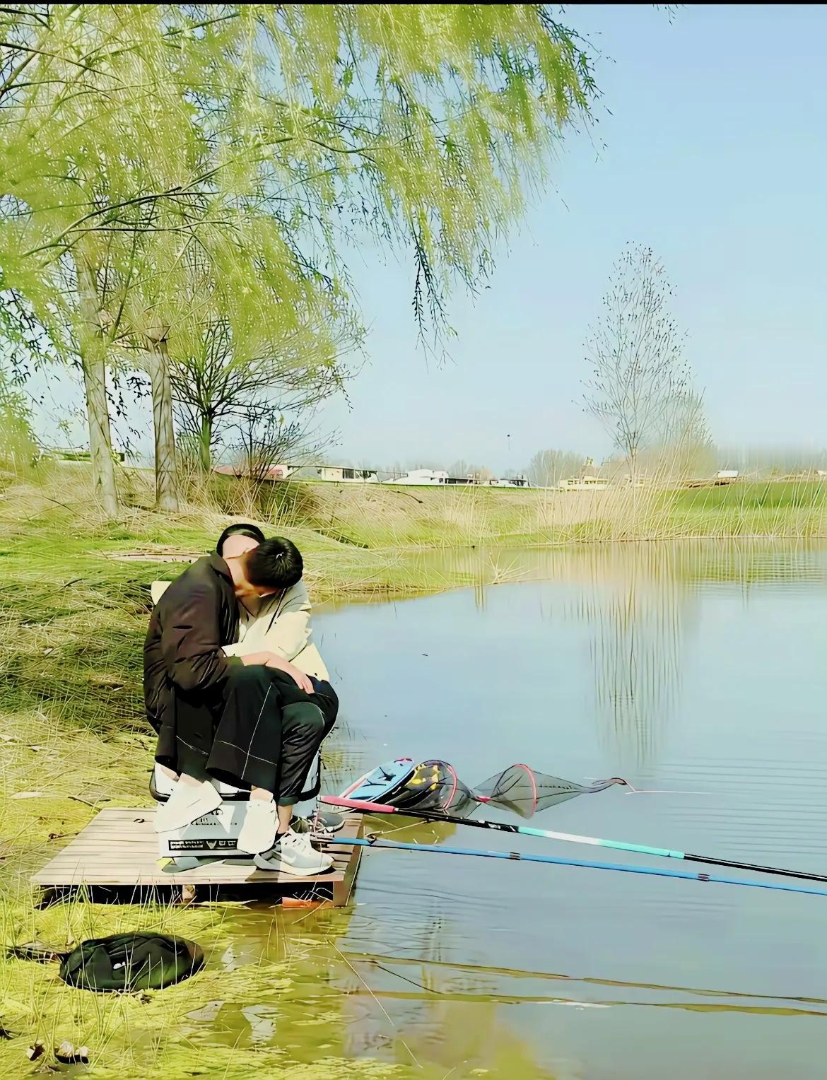 世间万般柔情，不敌浮漂轻轻一顶，这就是钓鱼人的本能

钓鱼人生 趣味图文