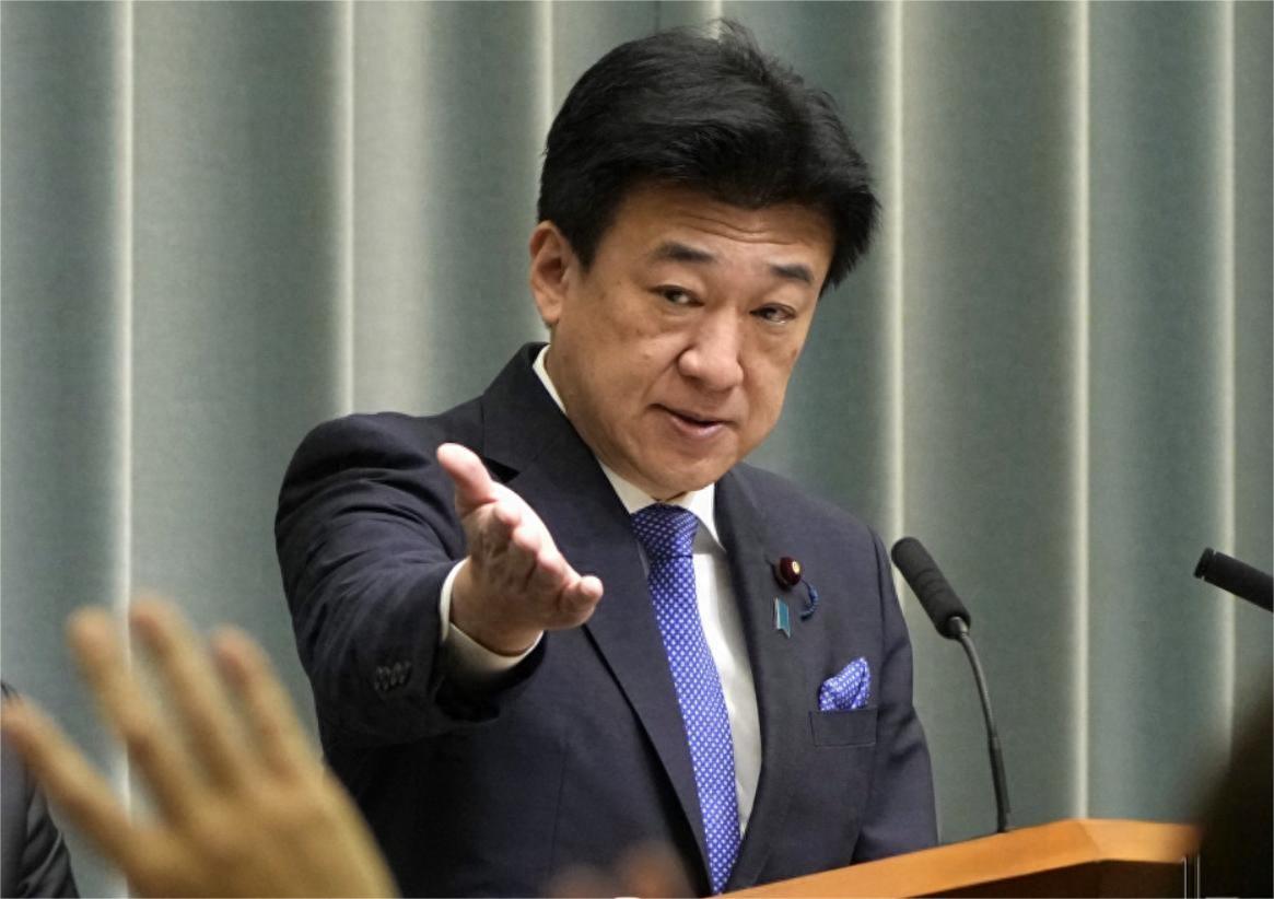 日本政府还在狡辩，最擅长鞠躬道歉的日本人，这次死活不愿向中国低头。

最近高市早