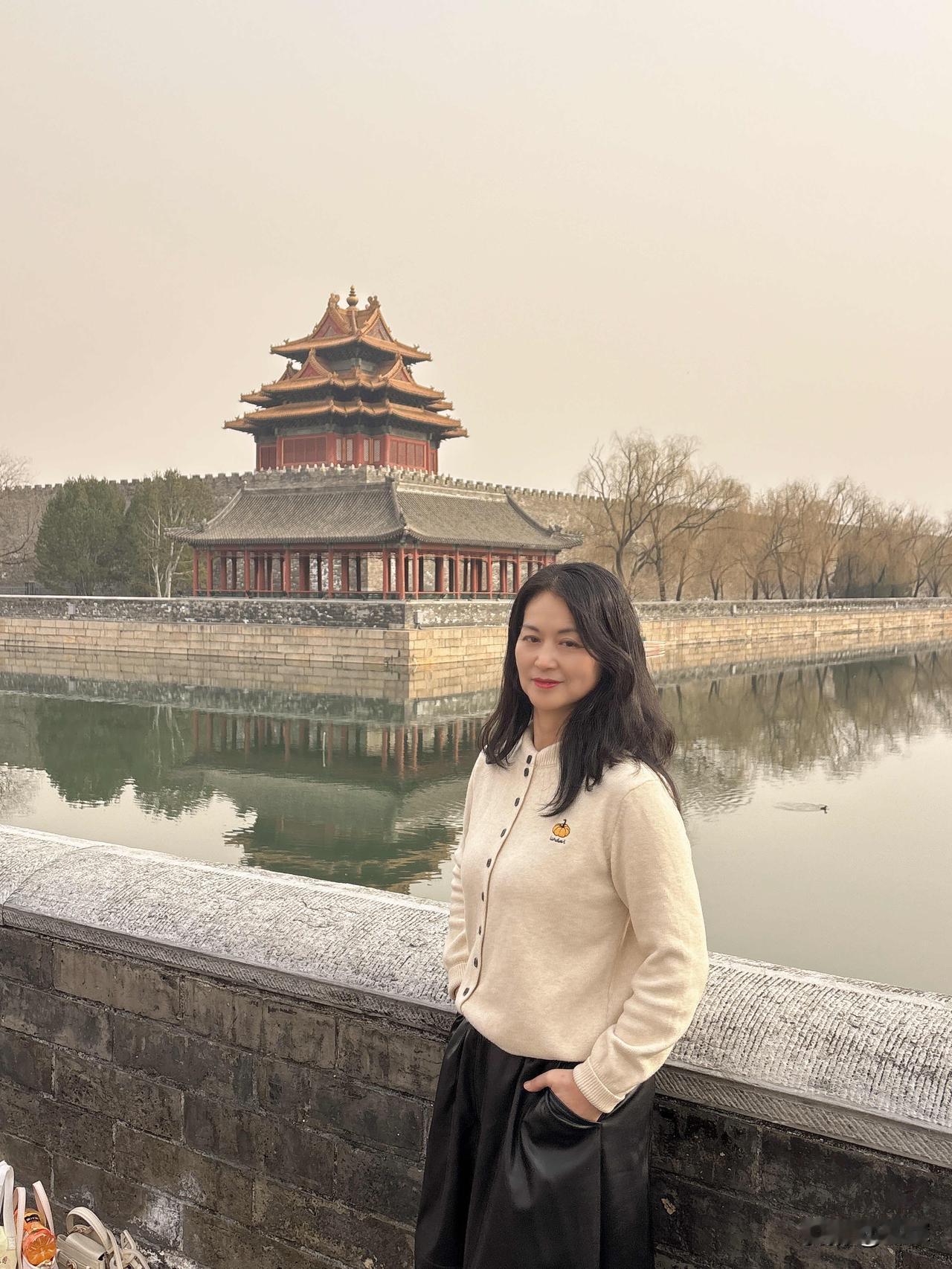 男人其实很简单，

只要女人喜欢打扮、性格温柔、会撒娇，

能给男人足够的鼓励，