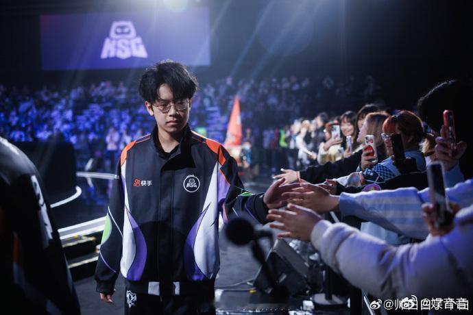 完美男人李自威李自威好强大呀，而且对待每一个人都非常的温柔，对于如此强大的操控力