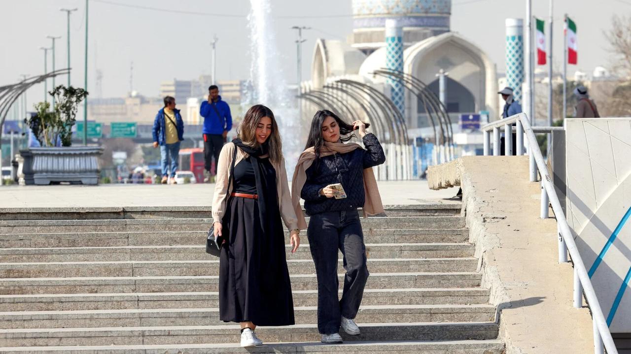 据阿纳多卢通讯社报道，美伊停火协议满两周之际，德黑兰街头却呈现出一种诡异的寂静，