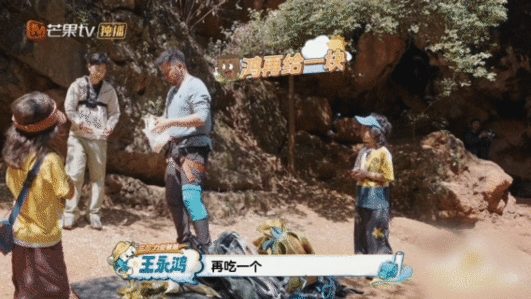闻闻连掉两次三明治被自己气哭爸爸当家 谁看完反复拉进度条！刚接的三明治没咬一口就
