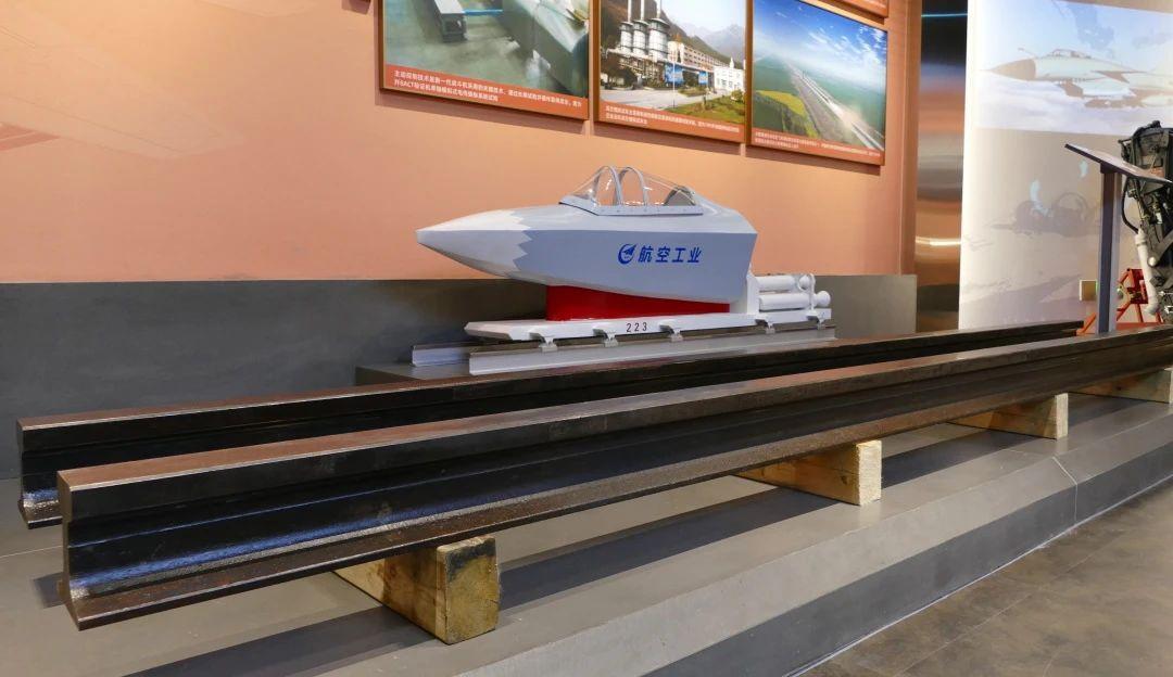 熟悉弹射座椅的小伙伴们都知道，它就是位于中国航空救生试验基地高精度高速火箭橇试验