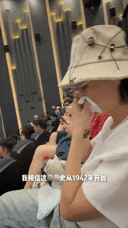 袁弘说太太看密档眼泪绷不住 不走捷径，手搓有温度的年代记忆。袁弘爆料张歆艺看完密
