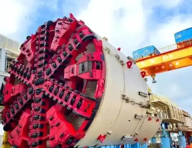 [下雨]抛开光刻机不谈，这 5 大硬核技术，早已实现弯道超车。

舆论常常聚焦某