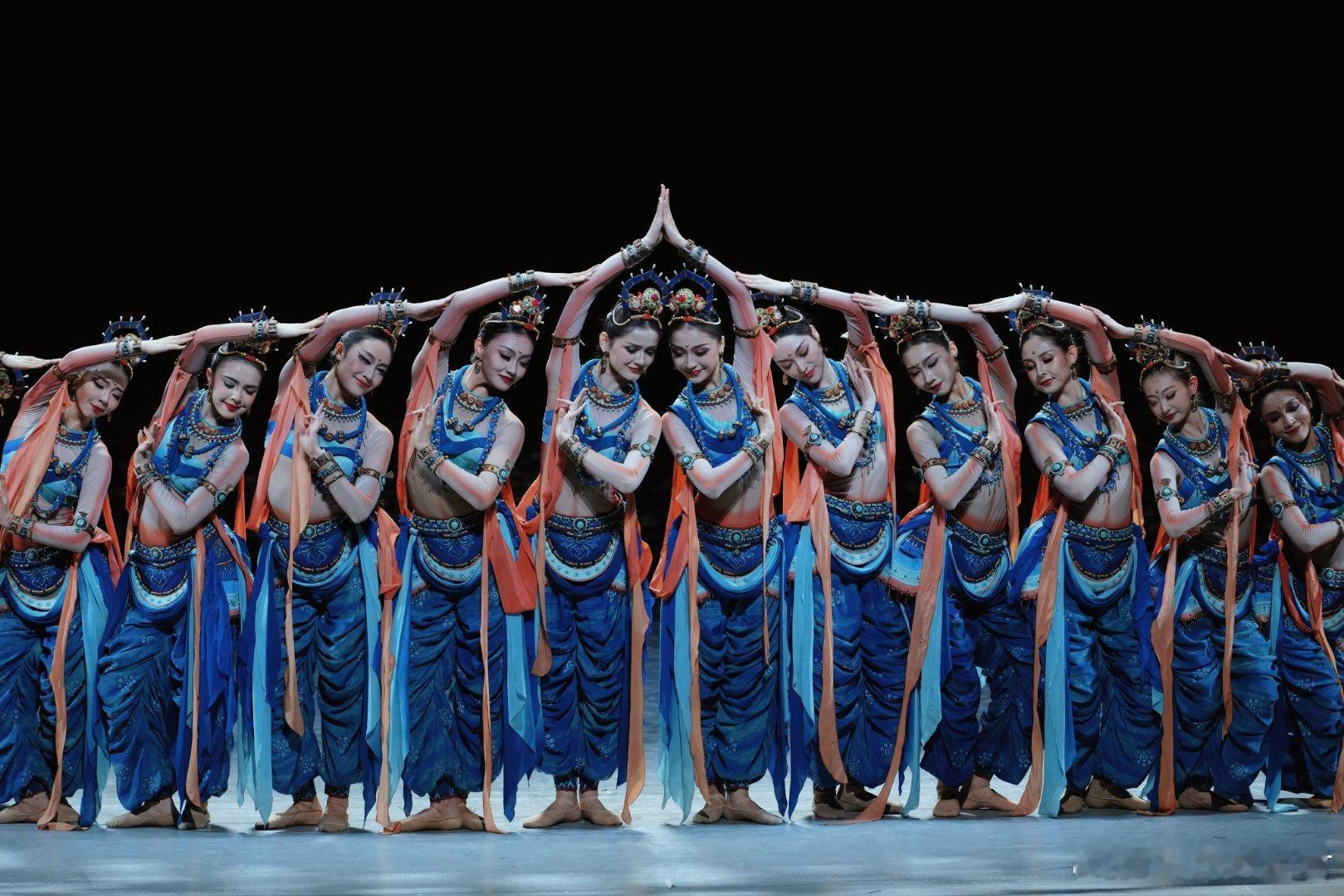 新疆舞剧龟兹回家了 太震撼！舞剧《龟兹》回归乌鲁木齐开演，用舞蹈演绎跨越千年的文