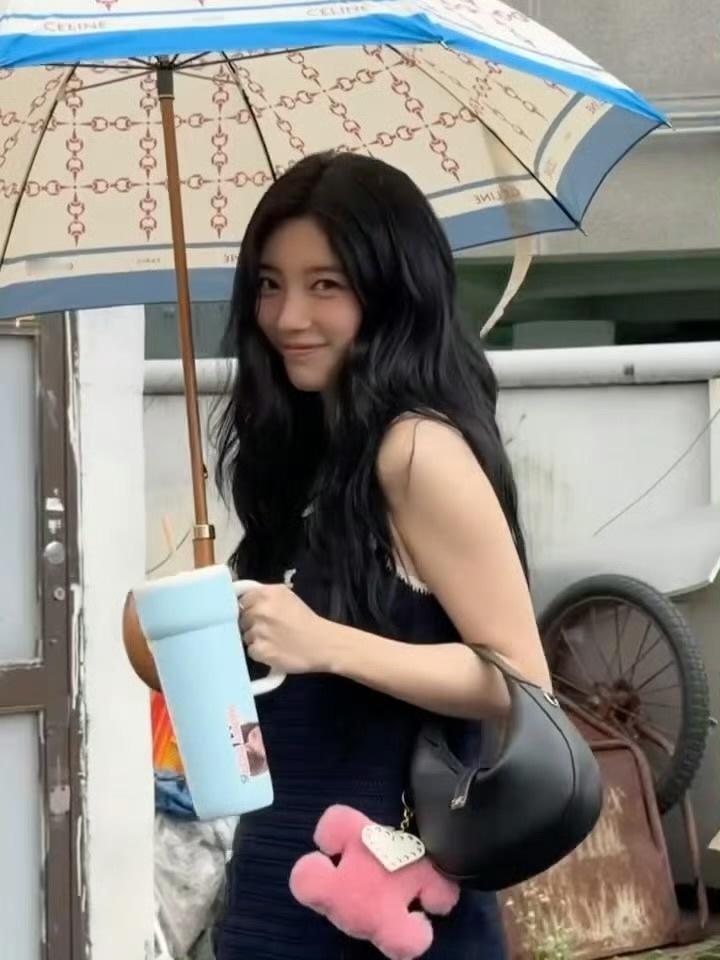 一款极度低调型美脸 甚美但绝不和周围环境喧宾夺主 后果就是每次都想一键copy同