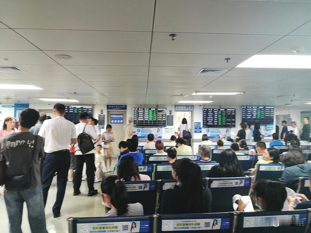 今天上午我来医院复诊。

目标是解决三件事:开类风湿的药，加号开一瓶呼吸科吸的药