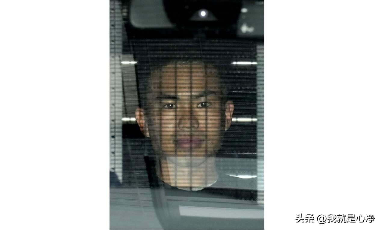 大家仔细看一看，这个就是强闯咱们国家驻日大使馆的日本自卫队军官
看他的眼神是一点