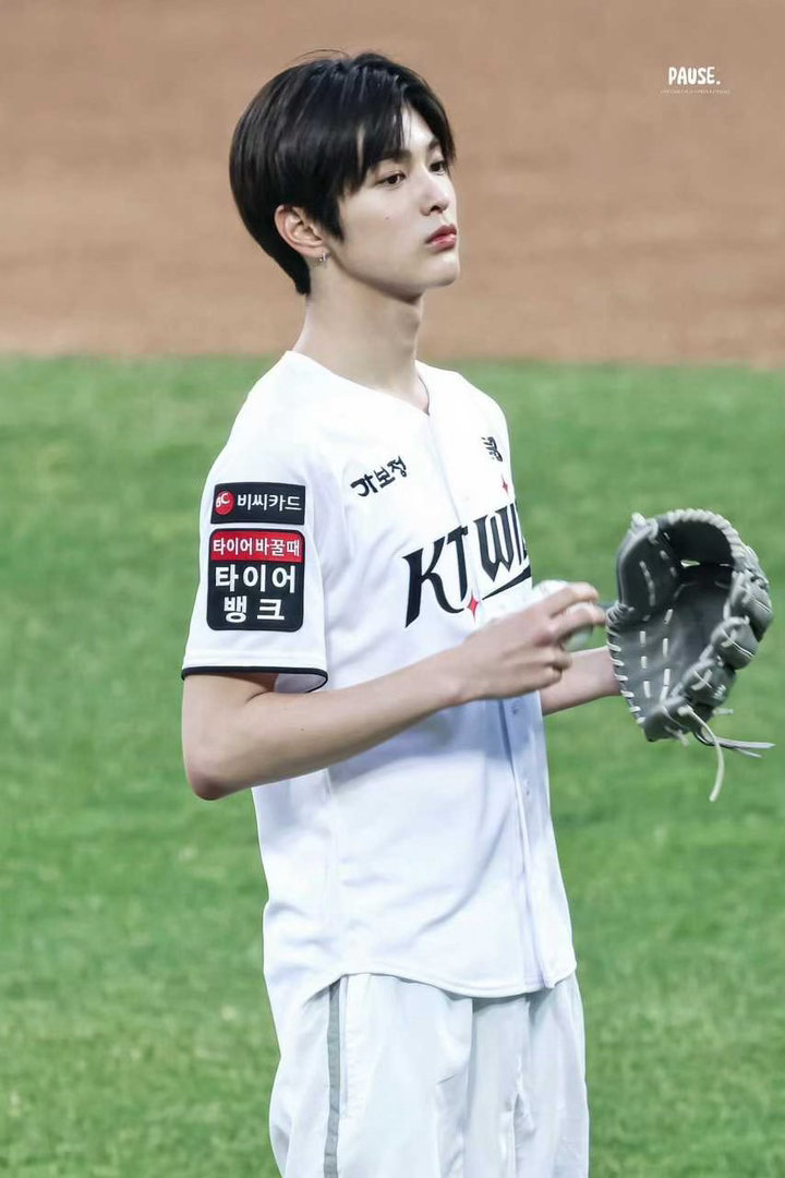 安乾镐好棒啊不是专业投手也投的非常出色，就算去职业联赛投球也完全没问题呢真是又帅