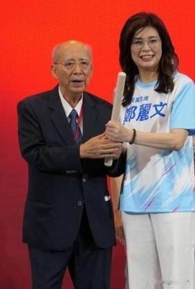 耄耋守初心，吴伯雄撑起国民党团结大局 

在国民党几代政坛大佬之中，吴伯雄素有“