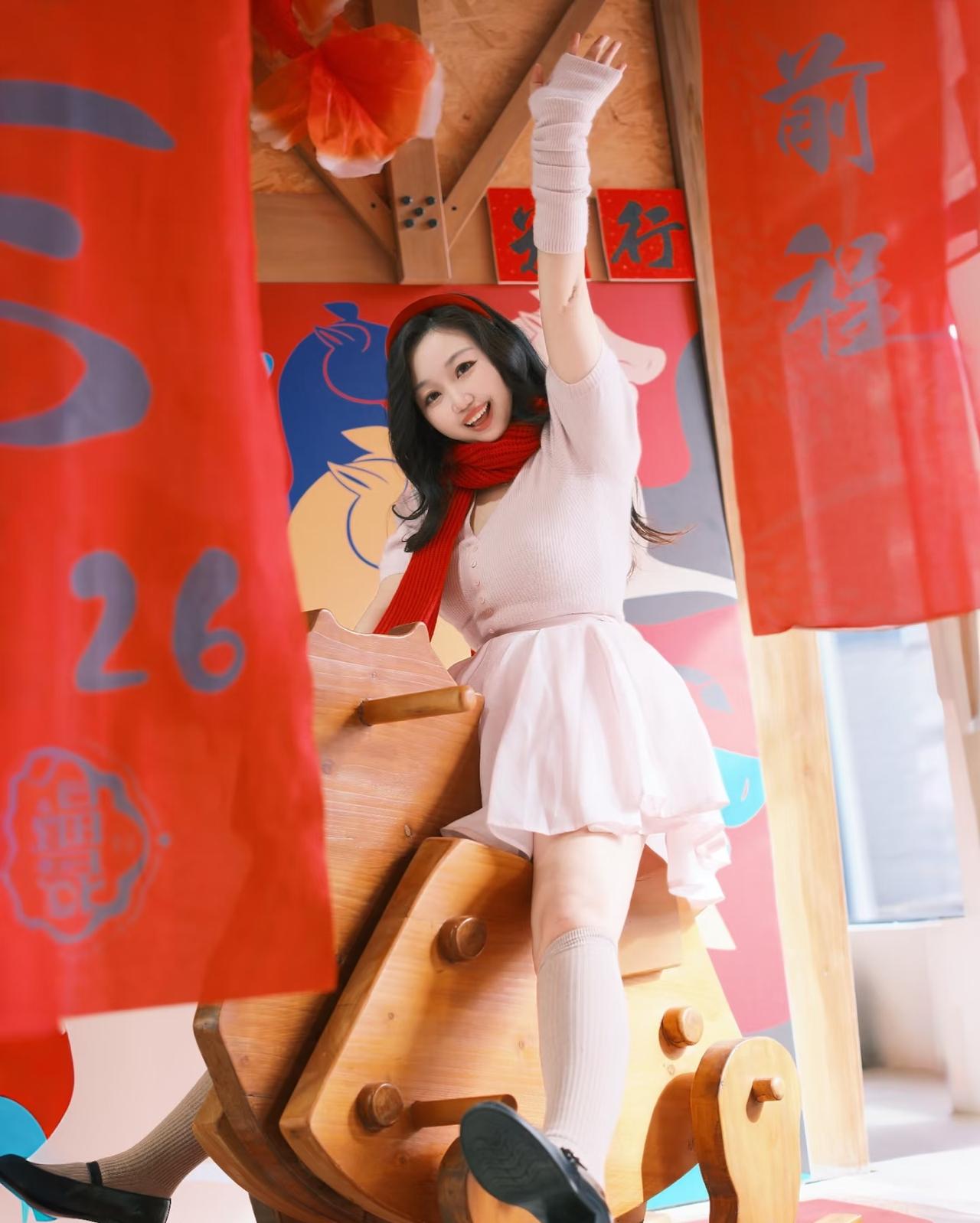 在北京的旷野里，与风并肩，让心情自由奔跑。
马蹄声声，踏开新年的好光景；风拂耳畔