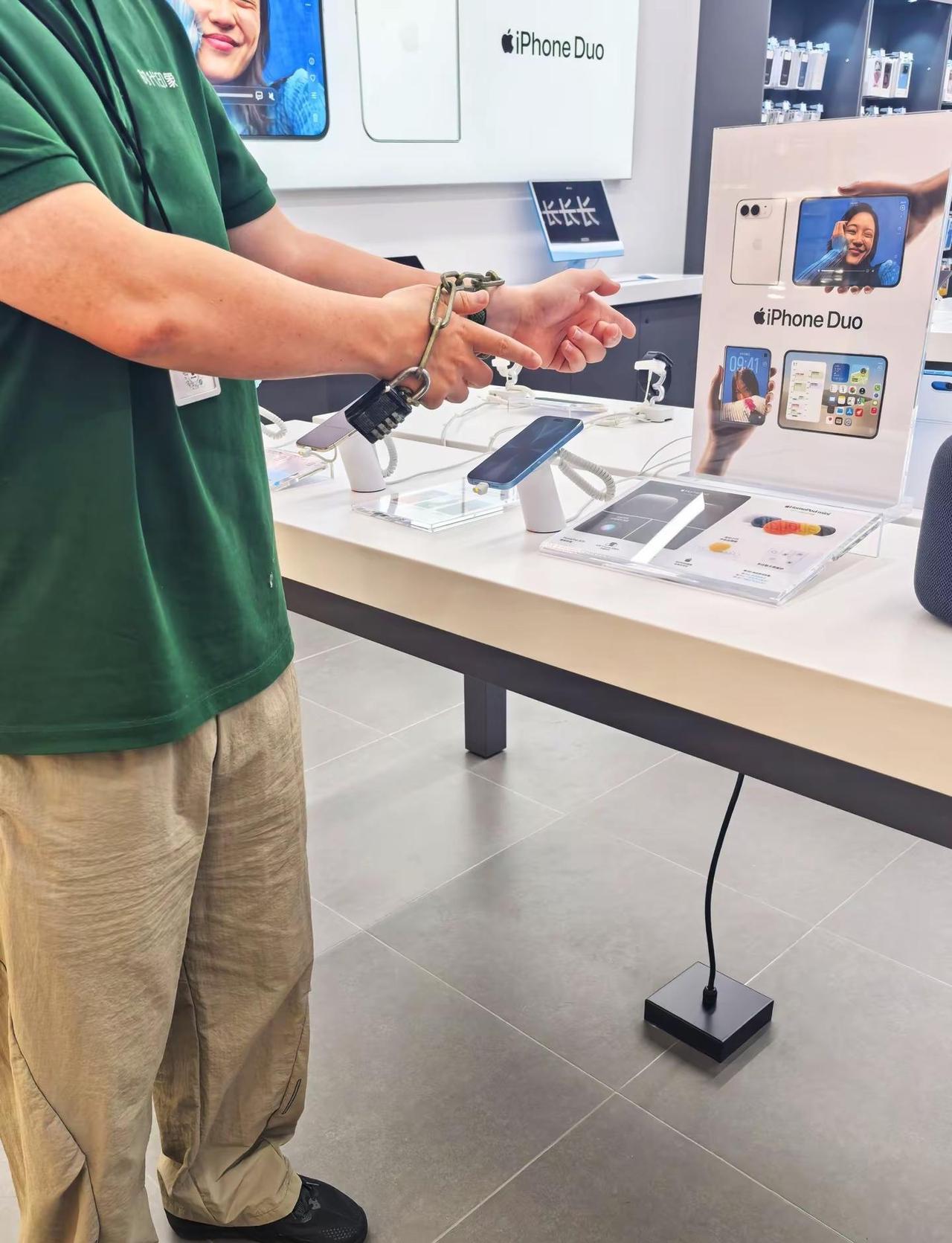 🔥就是这家店有实体机｜黑白双色都有📲。果粉集合！这里有iPhone Duo实