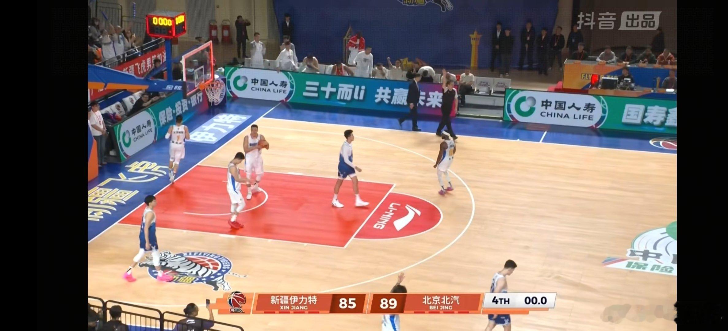 恭喜北京北汽男篮，客场战胜新疆男篮，赵睿战旧主发挥出色，新疆队连败还在继续。怎么