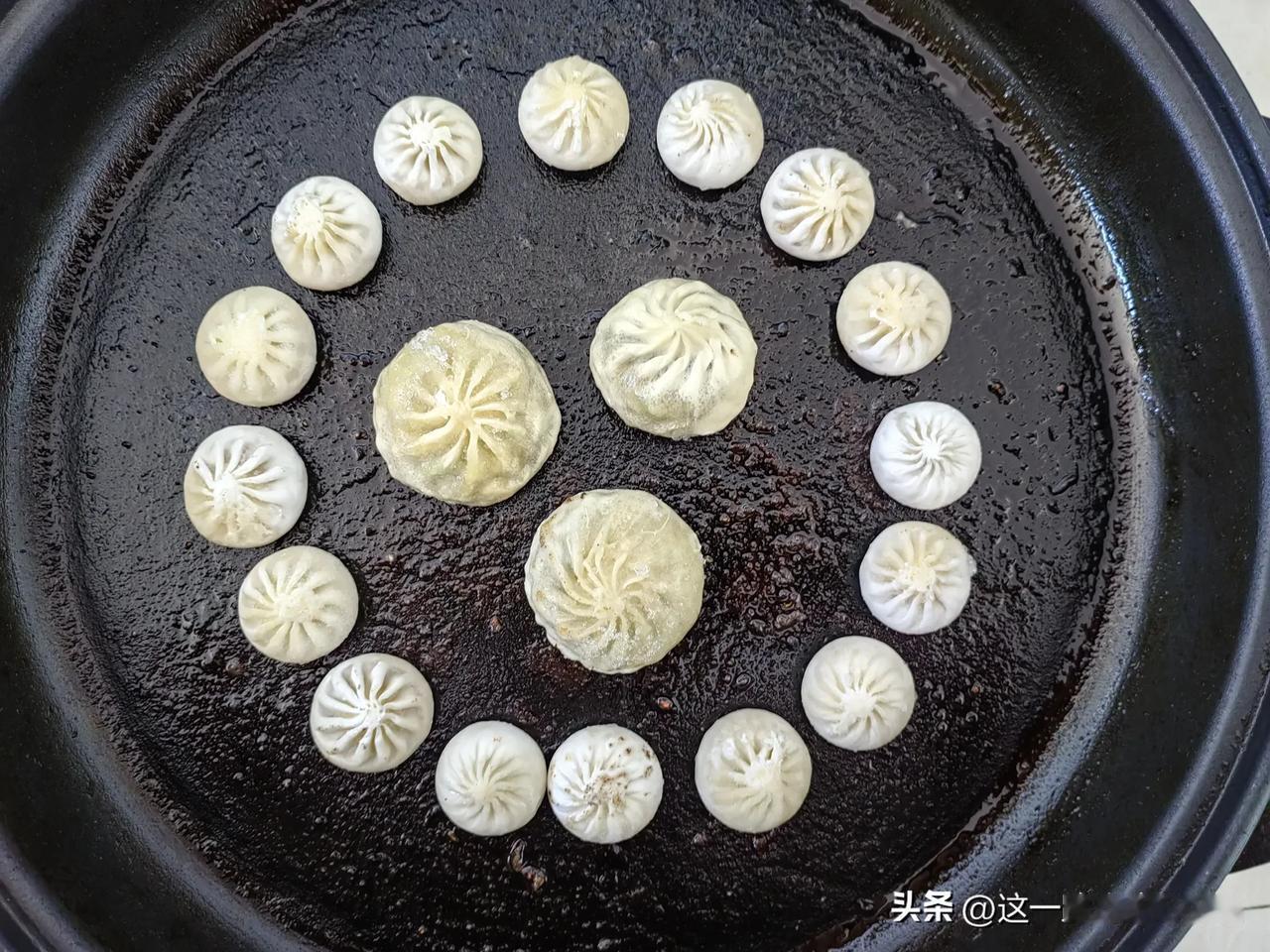 我正好编辑微头条的哪
就有人视频聊天[酷拽]
结果草稿箱也不管你这事儿
不给自动