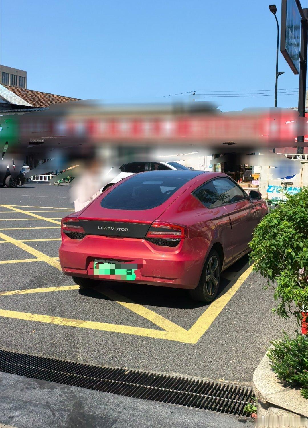 早大家原来零跑S01车主就在同小区 