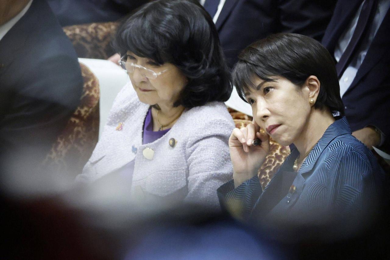 叫停训练！日本坦克的一炸，炸碎了高市早苗再军事化的美梦？
 
日本陆上自卫队10