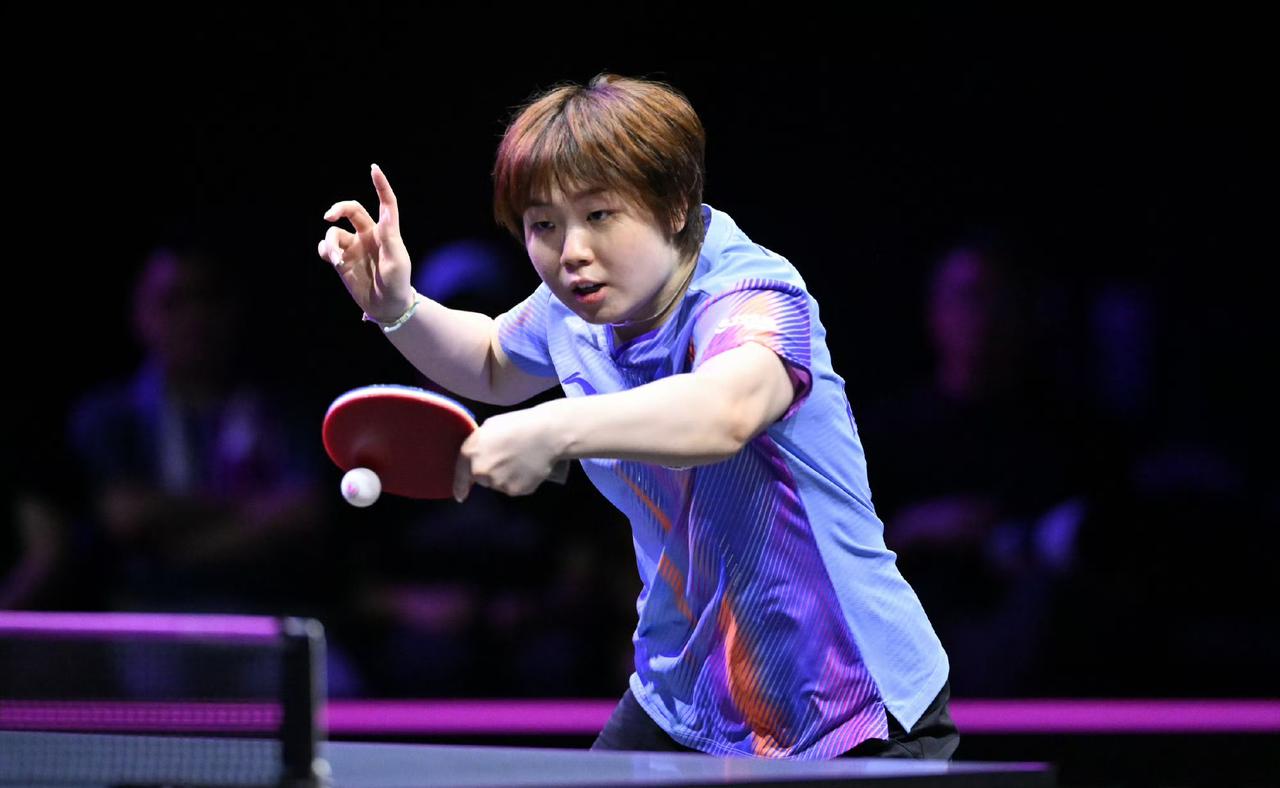 今天的早田希娜🇯🇵看起来也很一般嘛，
前三局蒯曼🇨🇳11-7，11-8，