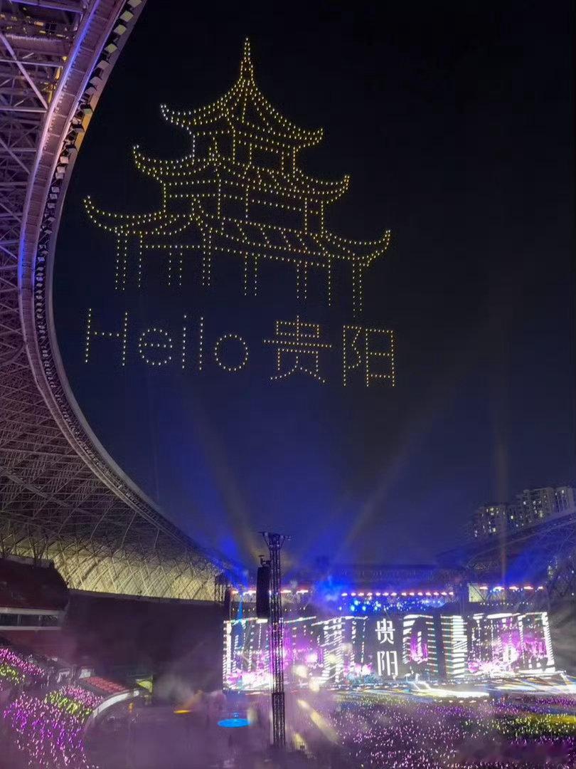 周传雄新巡演首站贵阳老派歌手的浪漫太顶了！巡演贵阳首站把所有美好都搬上舞台，三次