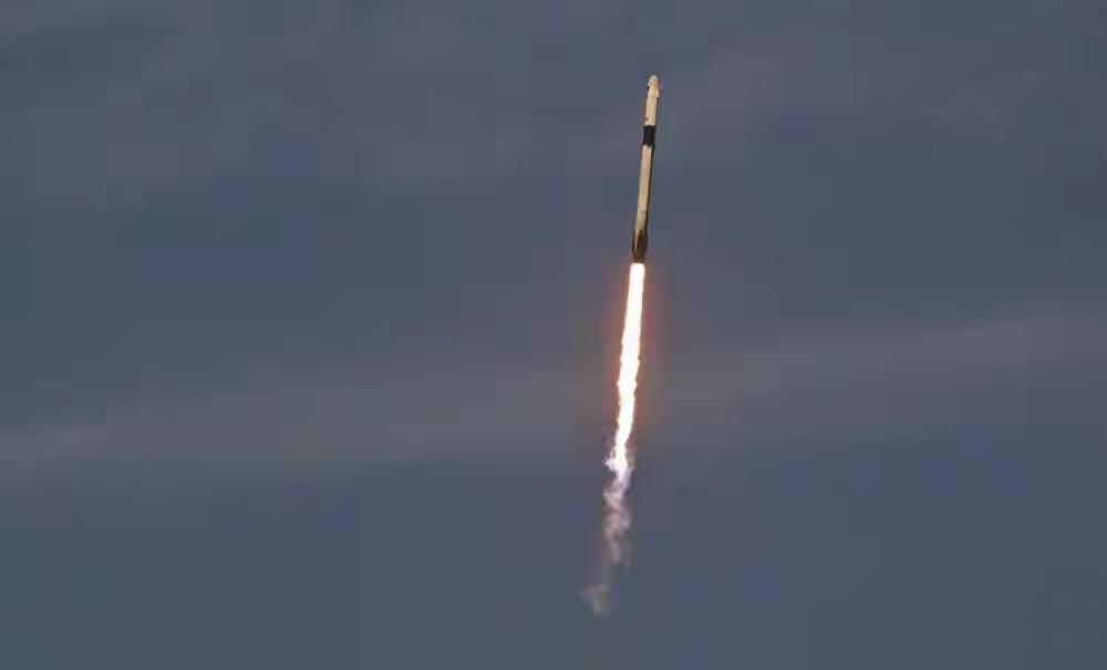英媒：马斯克将让一枚SpaceX火箭以每小时5400英里速度与月球相撞
英国媒体