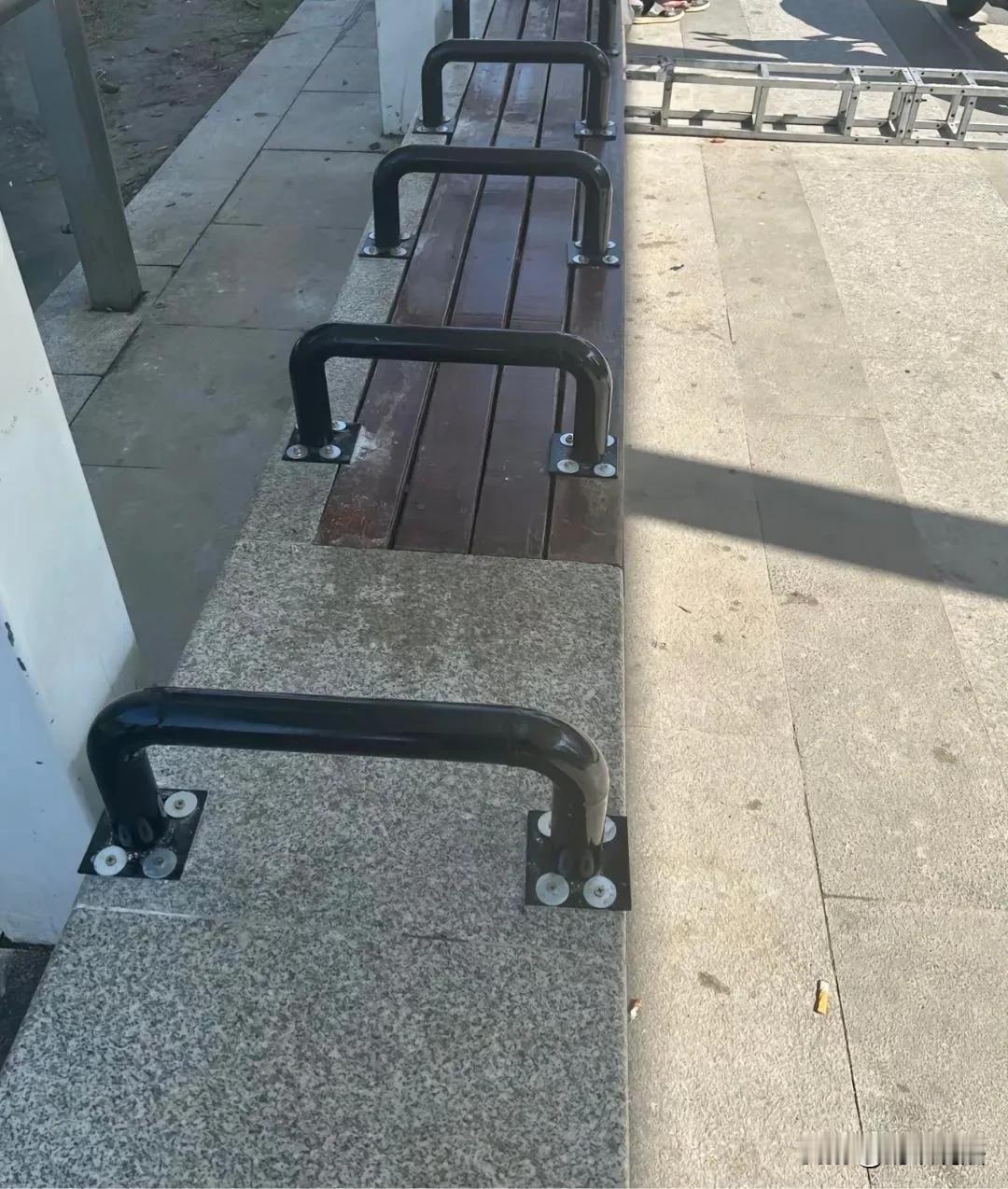 “情况属实！”江苏昆山，一些做日结工作的农民工，没有找到工作的时候，会到附近公园