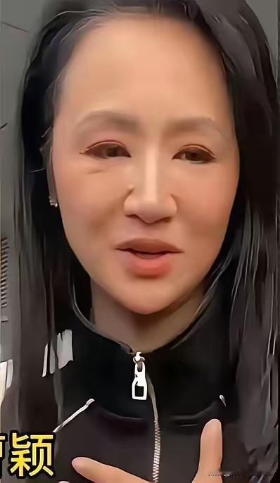 曹颖的面相变了！
虽然“可怜天下父母心”，但真的觉得曹颖这样拼命真的太傻了。
她