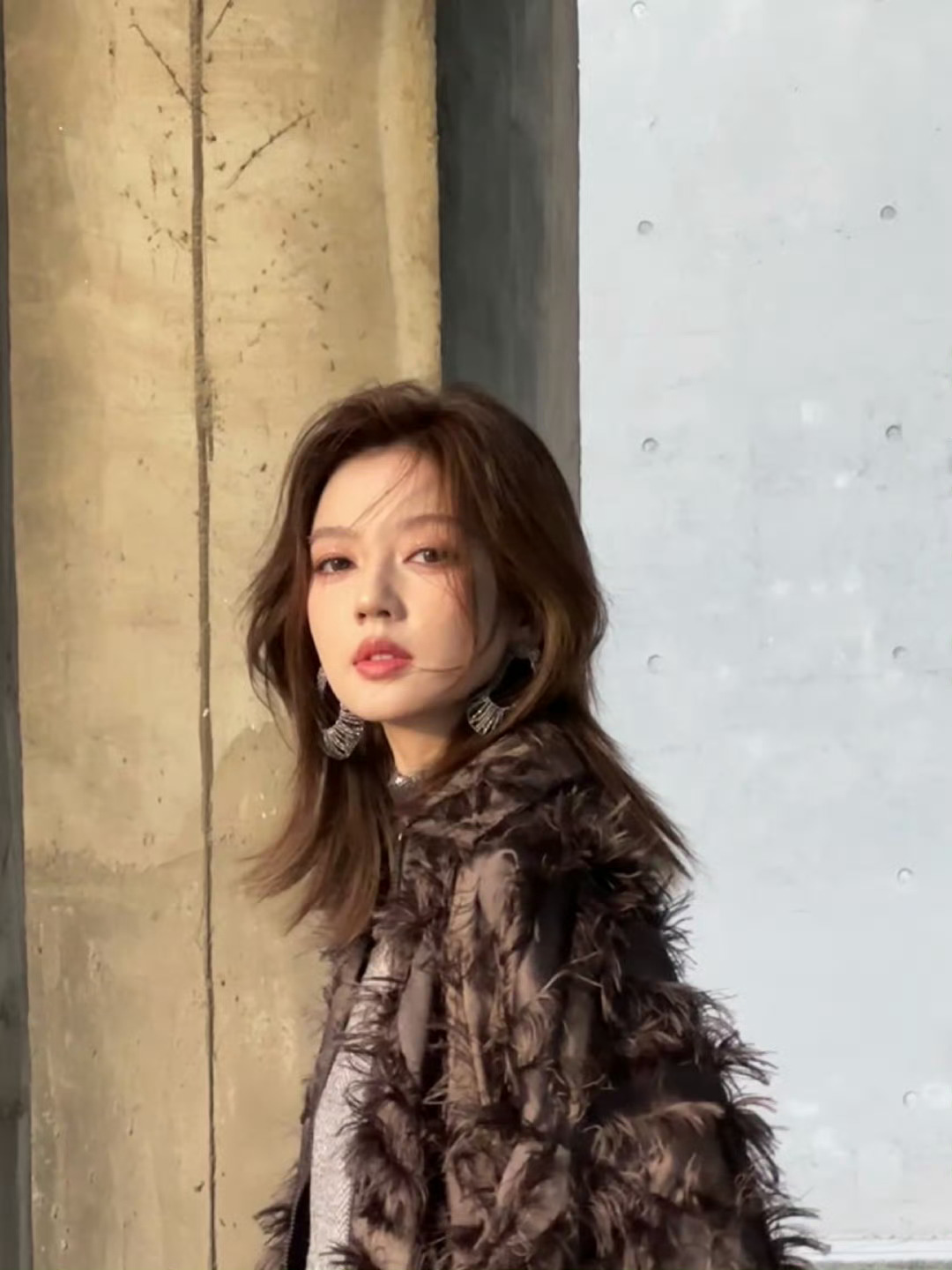 这么美的侧颜！女神请放妆造教程！是美美的小何老师何瑞贤没错了[期待] ​​​