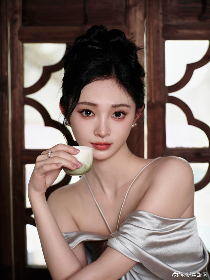 周洁琼小小的脸上大大的美貌周洁琼小小的脸上全是五官 真正感受到了女神的骨相之美了