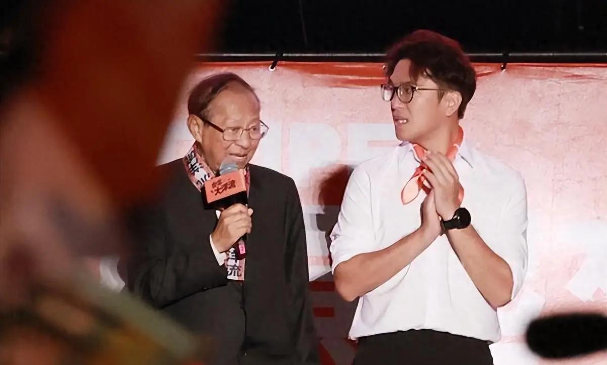 美国科技巨头父亲跨海支持“台独”分子苏巧慧、沈伯洋。这次要不要制裁他？

苏春槐
