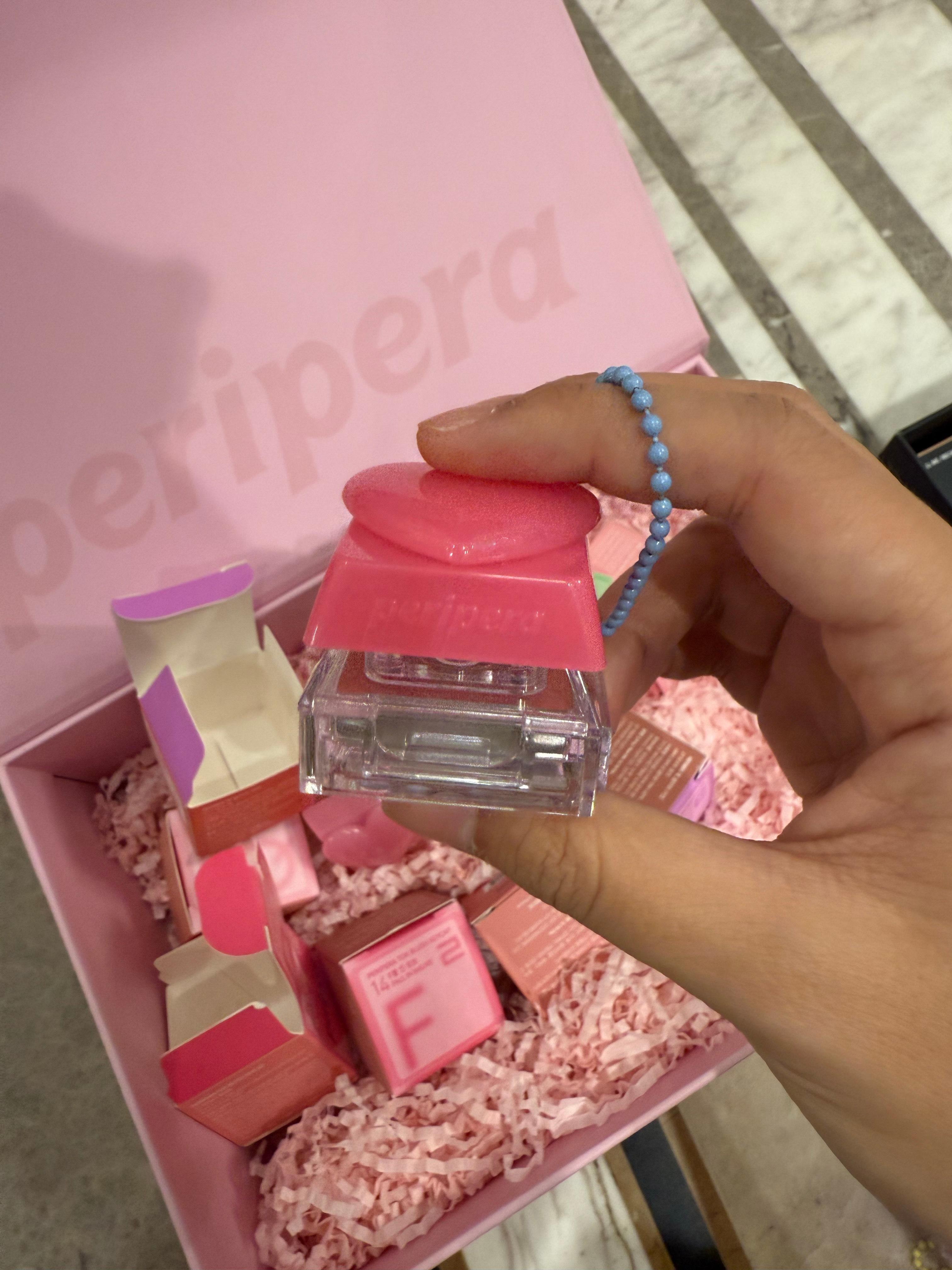 peripera给我寄的新腮红好可爱啊还是这种键盘可以按想揪两个铁宝宝送好吗  