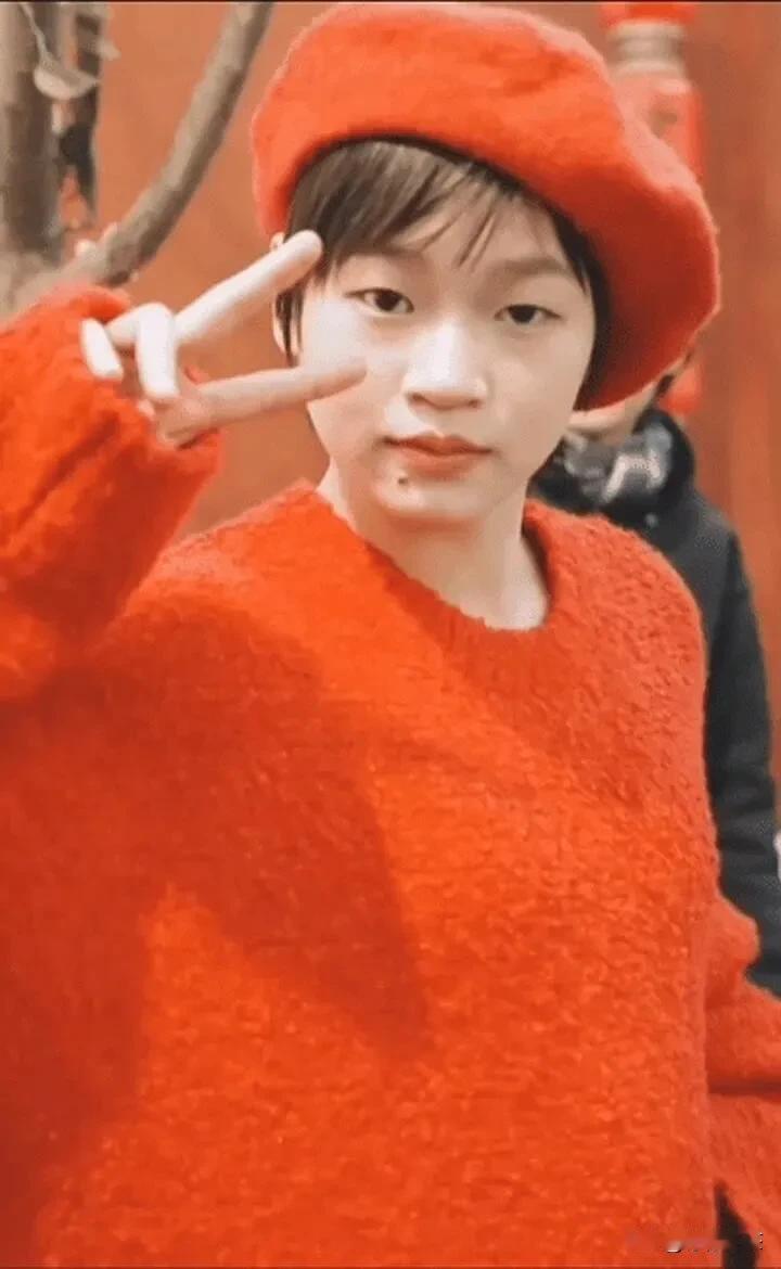 2025 年的钟声即将敲响！来一组全红婵又美又飒的美照！新的一年，愿你我身体健康