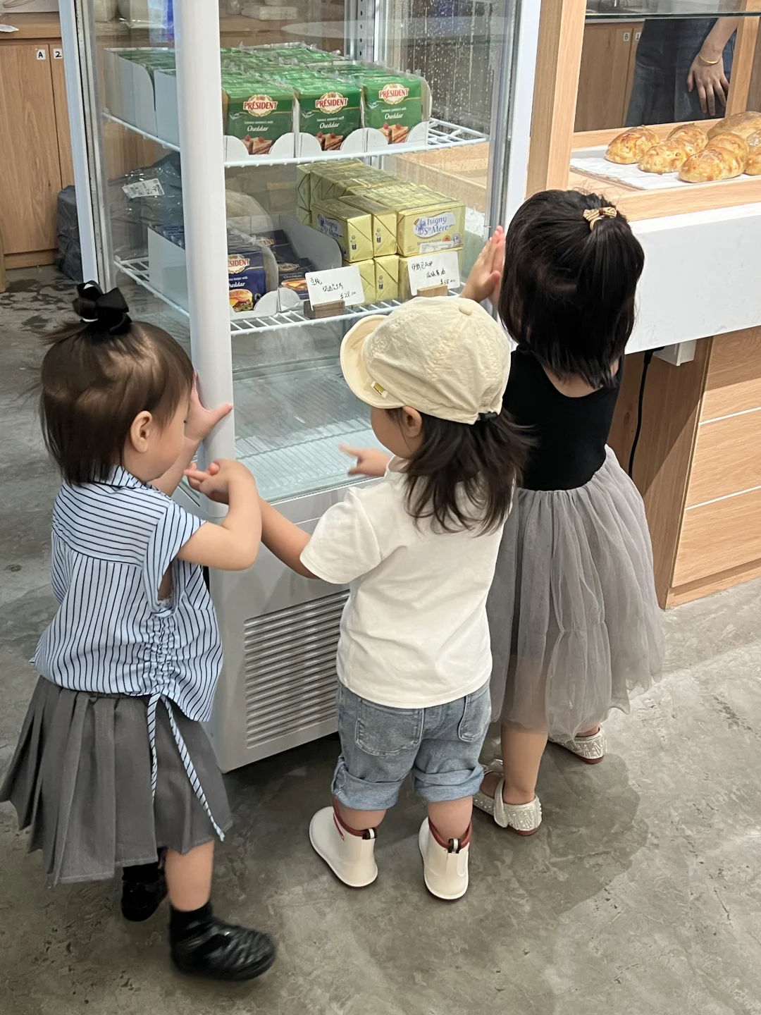 下楼吃面包啦