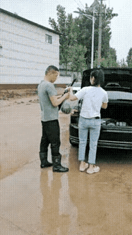 不怪大叔一脸生无可恋，换谁谁不是！[我想静静][我想静静][我想静静]