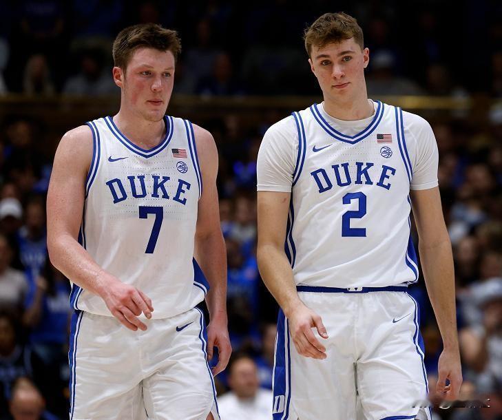 你敢相信吗？去年同时拥有他俩的杜克大学竟然没有夺冠

弗拉格:状元，本赛季场均2