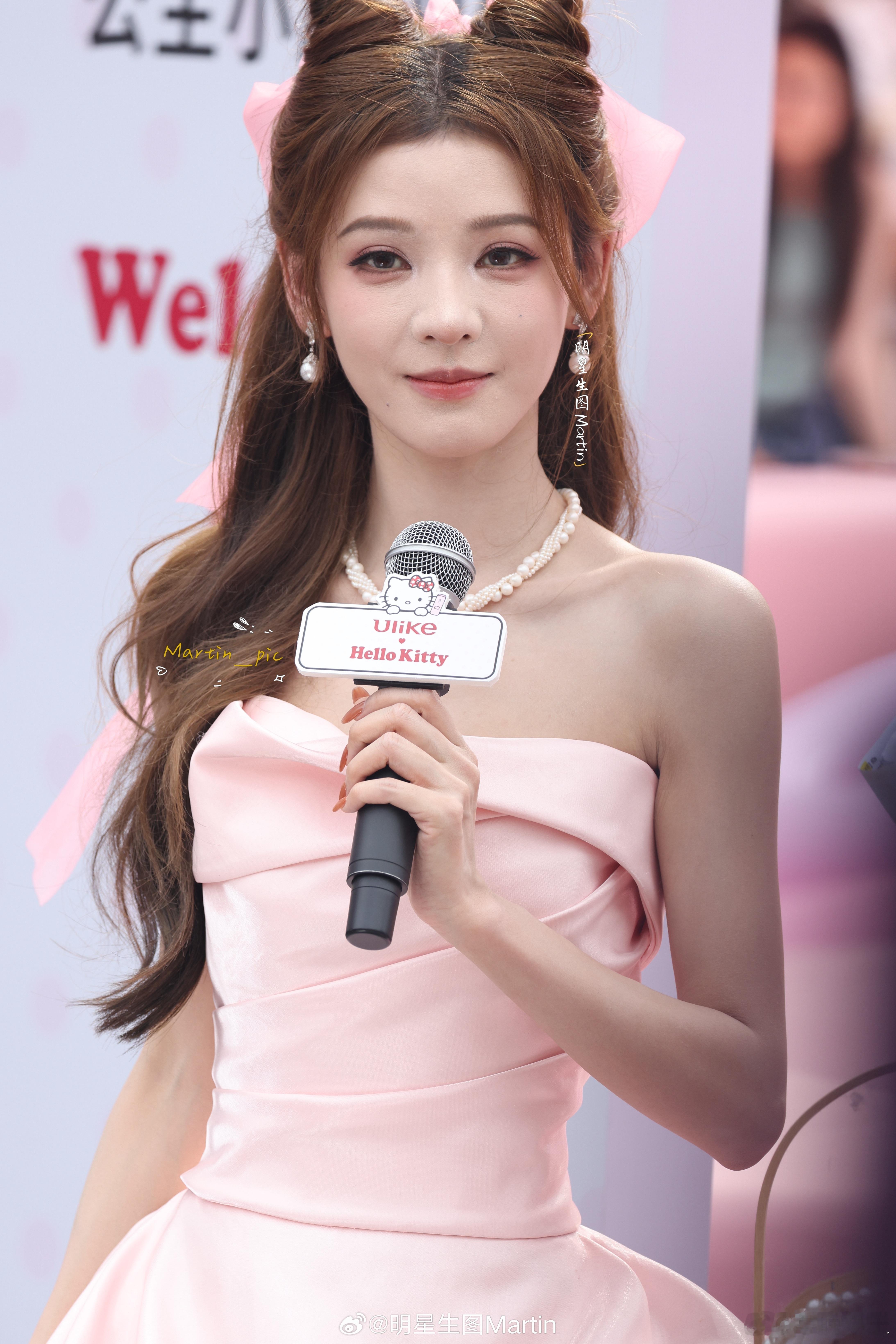 张予曦猫耳芭比 好美的猫耳芭比，完全就是公主来的[彩虹屁] ​​​