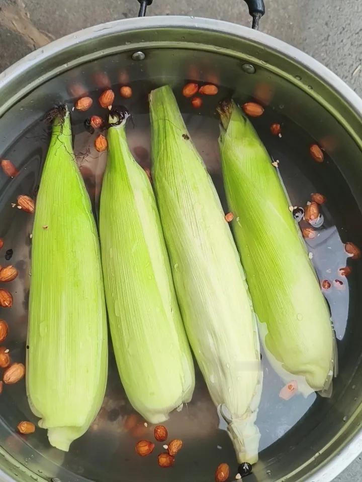 十味粥（汤），各种豆子，高粱，花生米等！
头条首发